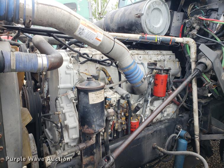 image for item DF2435 1996 Freightliner FLD120 semi truck