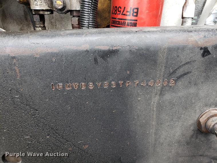 image for item DF2435 1996 Freightliner FLD120 semi truck