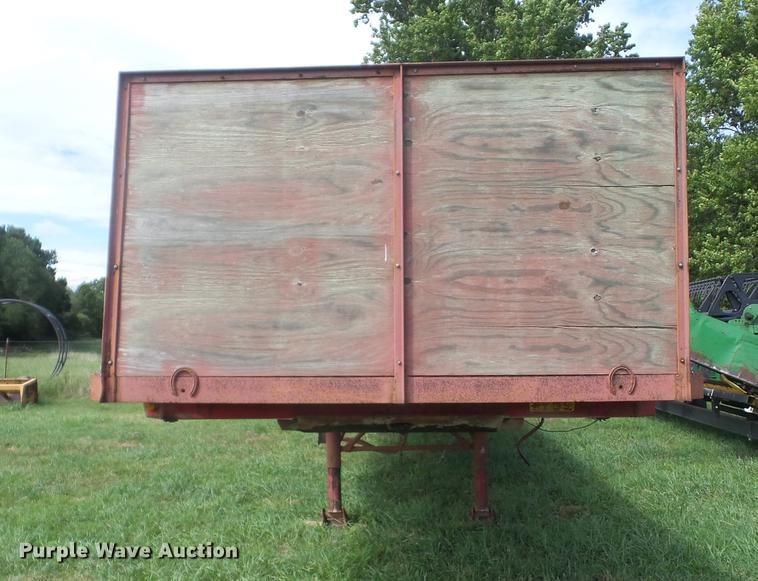 image for item EI9904 1984 Lufkin flatbed trailer