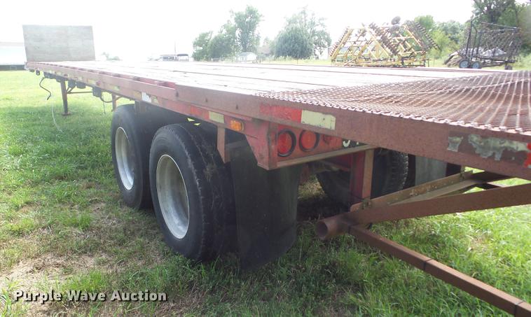 image for item EI9904 1984 Lufkin flatbed trailer