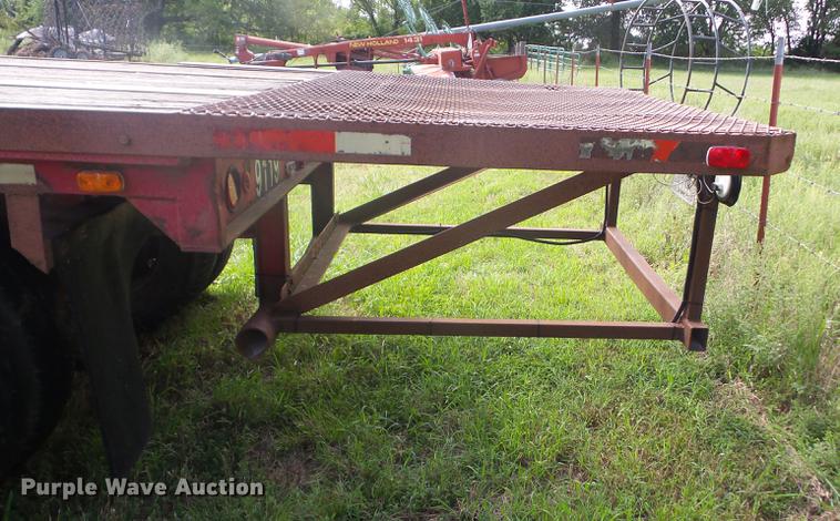 image for item EI9904 1984 Lufkin flatbed trailer