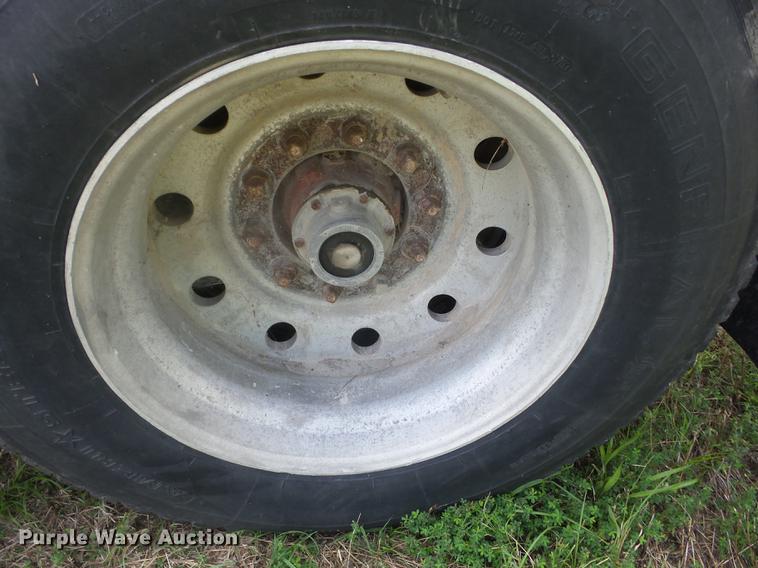 image for item EI9904 1984 Lufkin flatbed trailer