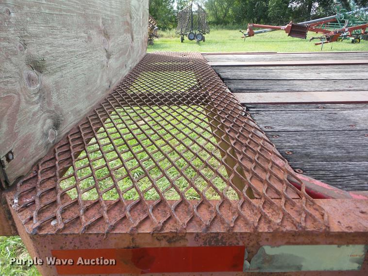 image for item EI9904 1984 Lufkin flatbed trailer