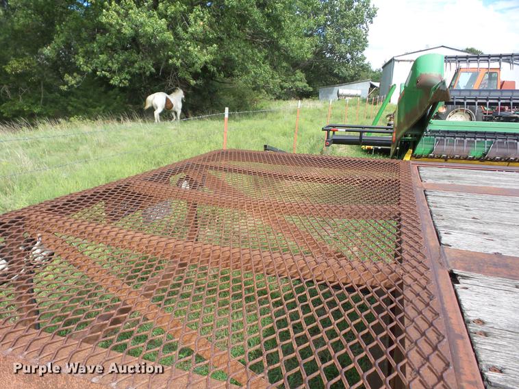 image for item EI9904 1984 Lufkin flatbed trailer