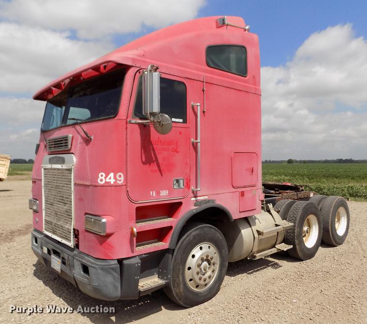 image for item ER9084 1989 Freightliner COE semi truck