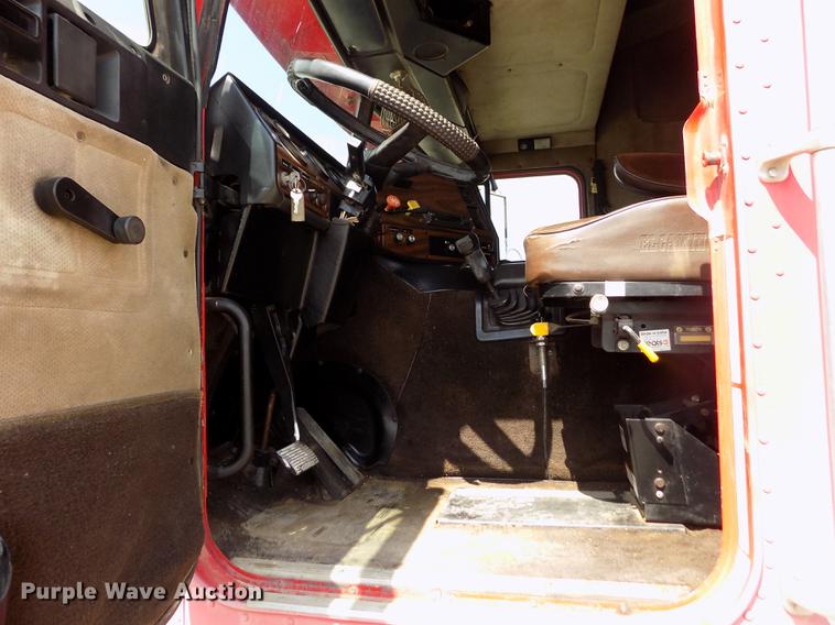 image for item ER9084 1989 Freightliner COE semi truck