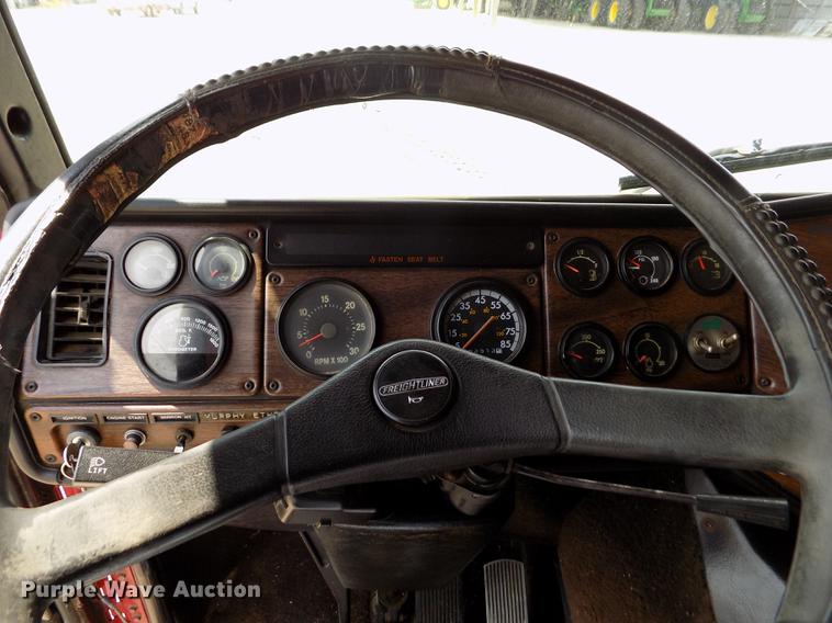 image for item ER9084 1989 Freightliner COE semi truck