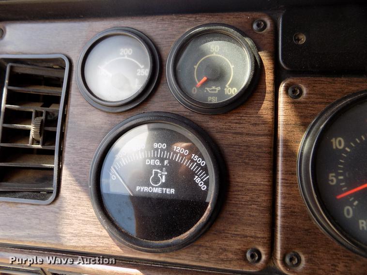 image for item ER9084 1989 Freightliner COE semi truck