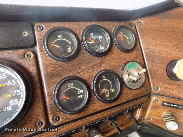 image for item ER9084 1989 Freightliner COE semi truck