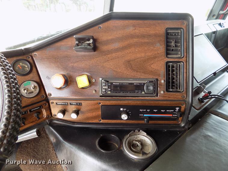 image for item ER9084 1989 Freightliner COE semi truck