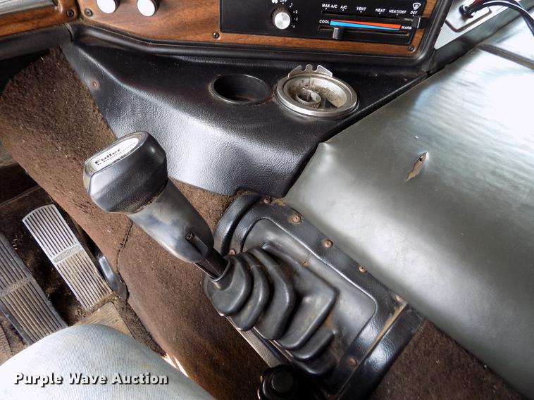 image for item ER9084 1989 Freightliner COE semi truck