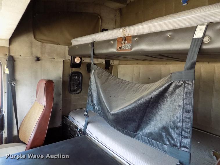 image for item ER9084 1989 Freightliner COE semi truck