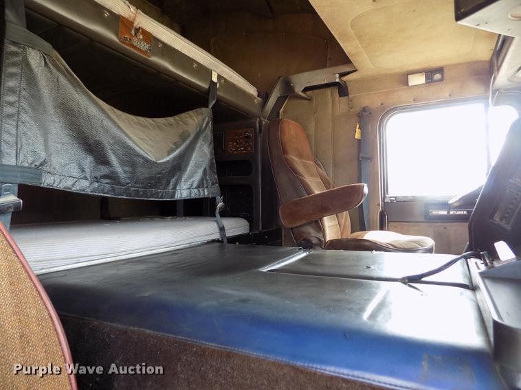 image for item ER9084 1989 Freightliner COE semi truck