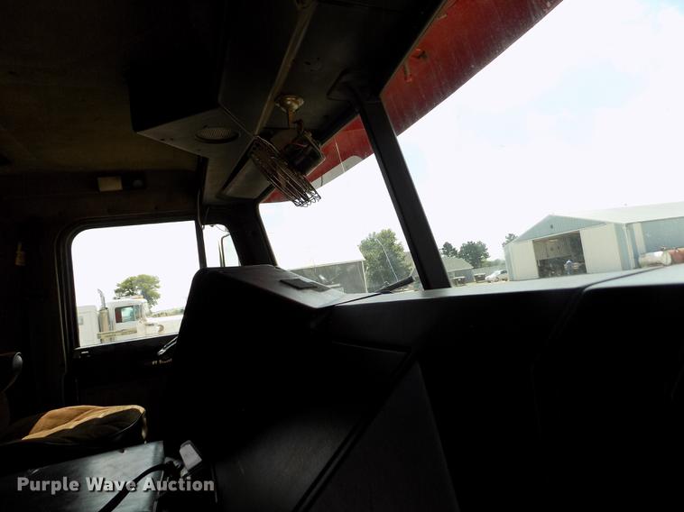 image for item ER9084 1989 Freightliner COE semi truck