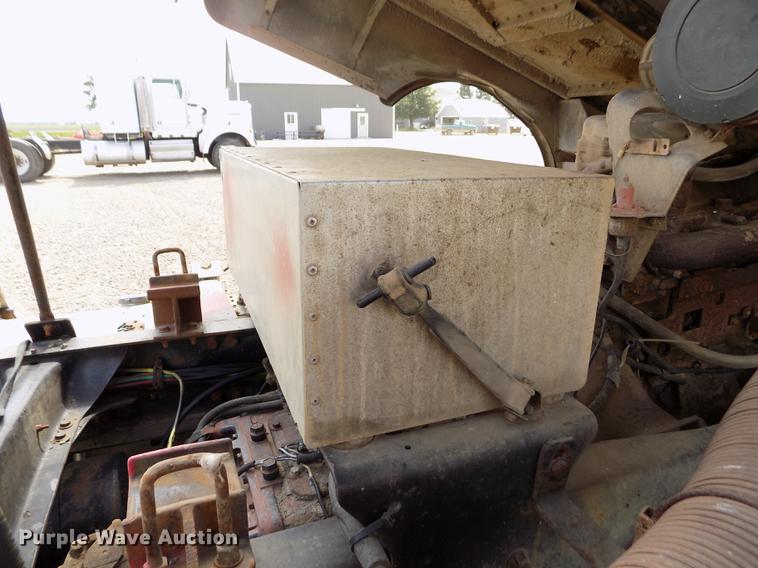 image for item ER9084 1989 Freightliner COE semi truck