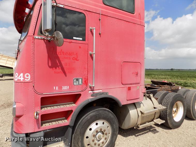 image for item ER9084 1989 Freightliner COE semi truck