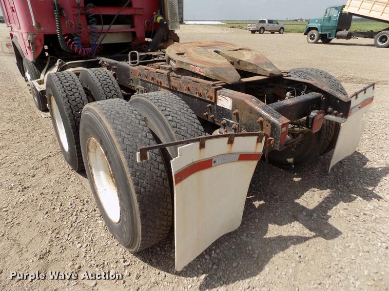 image for item ER9084 1989 Freightliner COE semi truck