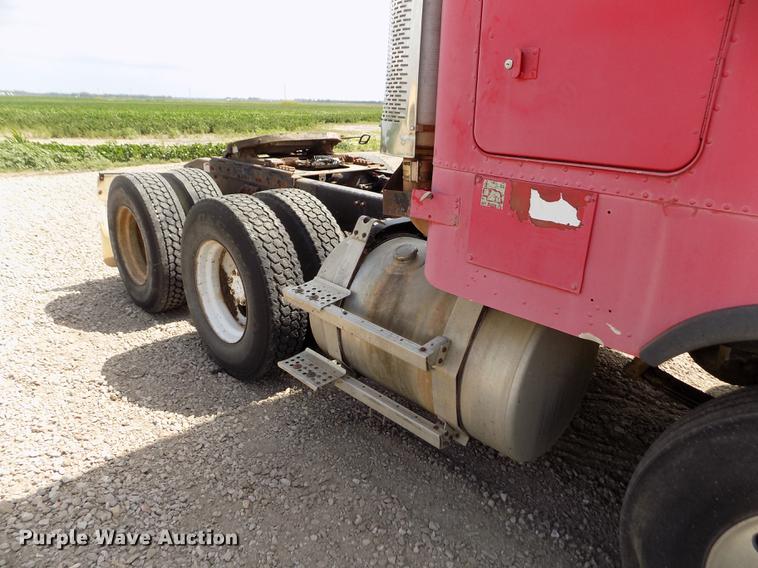 image for item ER9084 1989 Freightliner COE semi truck