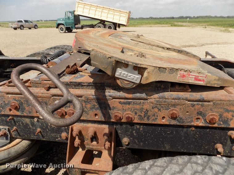 image for item ER9084 1989 Freightliner COE semi truck