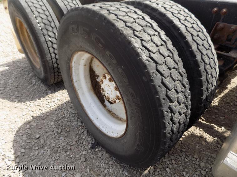 image for item ER9084 1989 Freightliner COE semi truck