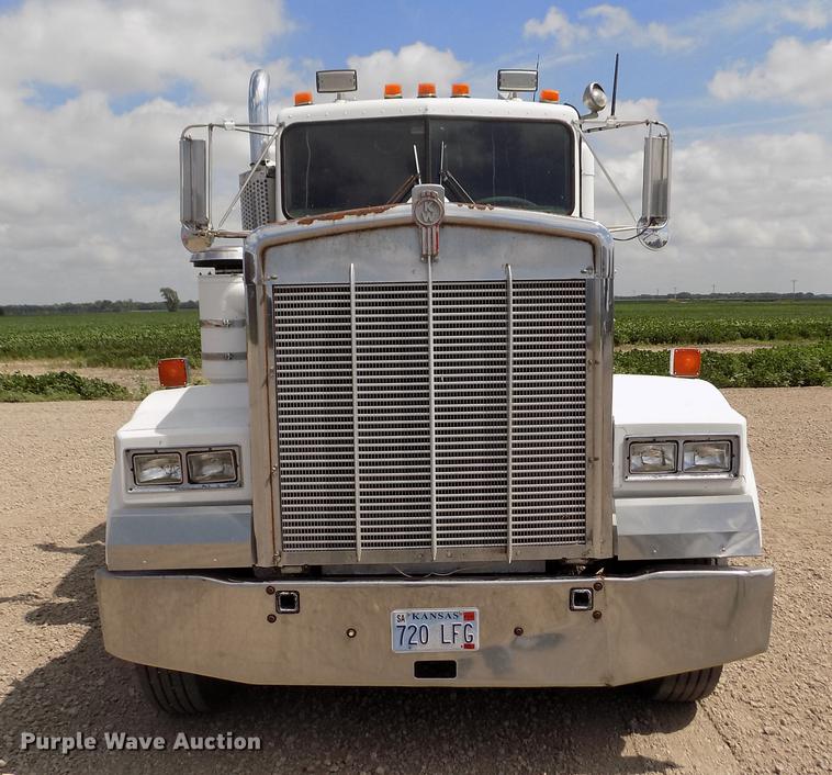 image for item ER9085 1984 Kenworth W900 semi truck