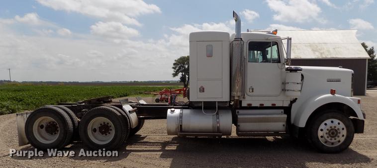 image for item ER9085 1984 Kenworth W900 semi truck