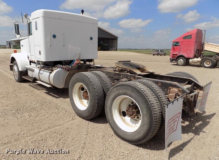 image for item ER9085 1984 Kenworth W900 semi truck