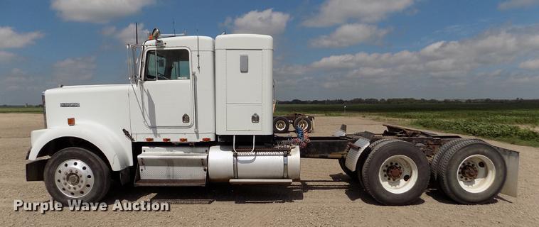 image for item ER9085 1984 Kenworth W900 semi truck