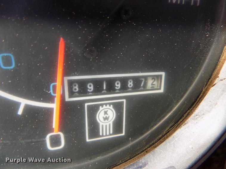 image for item ER9085 1984 Kenworth W900 semi truck