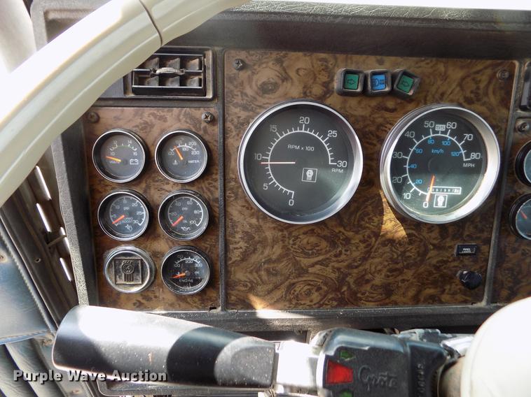 image for item ER9085 1984 Kenworth W900 semi truck