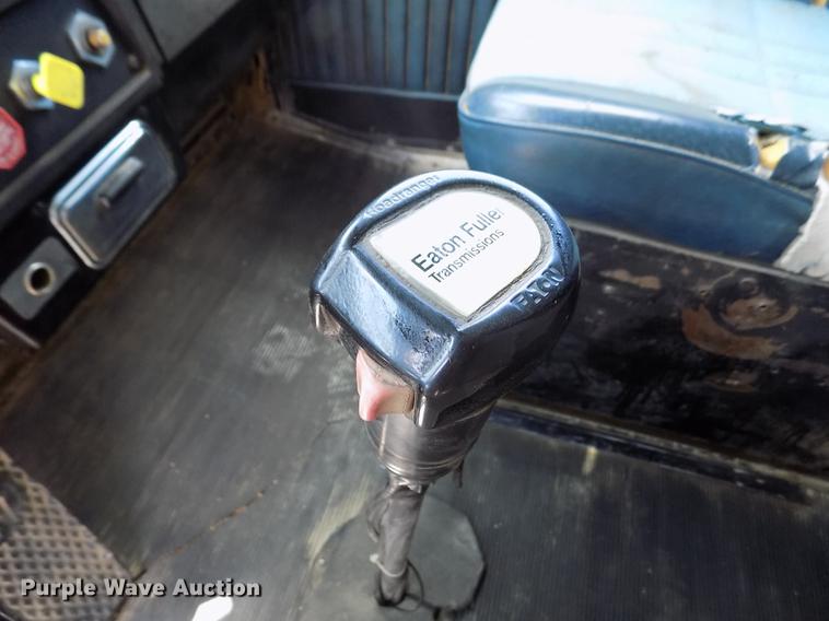 image for item ER9085 1984 Kenworth W900 semi truck