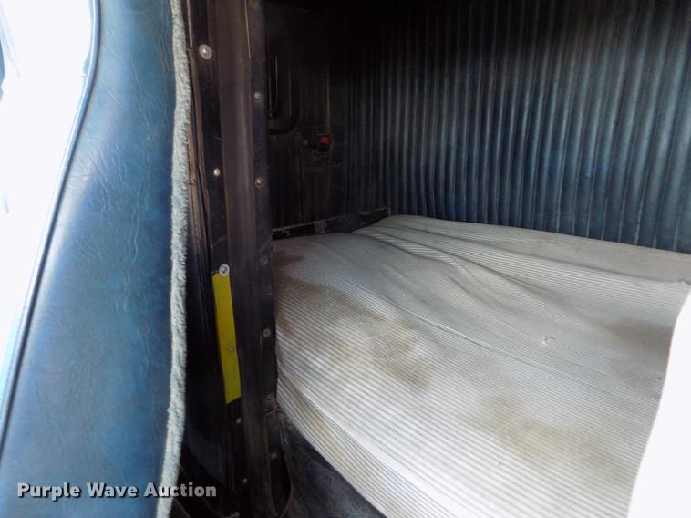 image for item ER9085 1984 Kenworth W900 semi truck