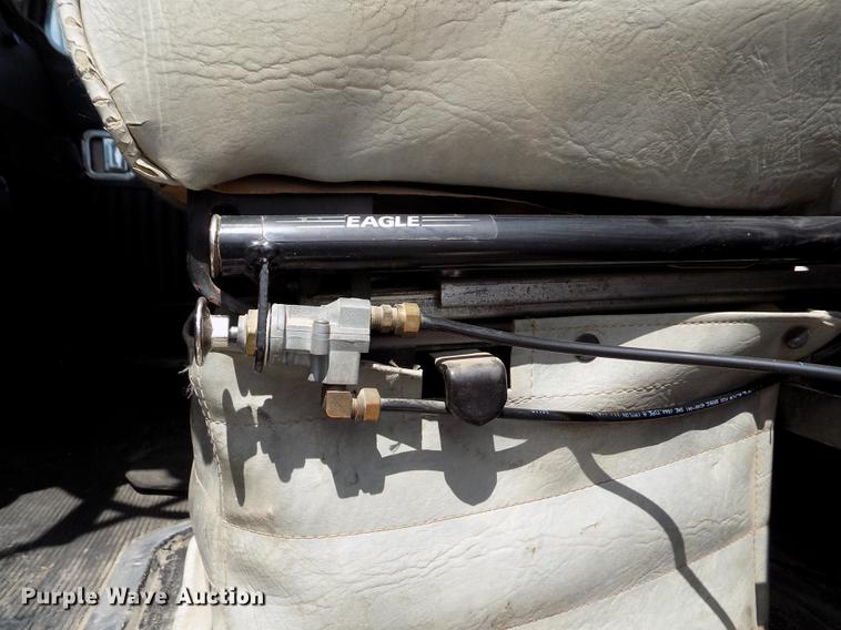 image for item ER9085 1984 Kenworth W900 semi truck