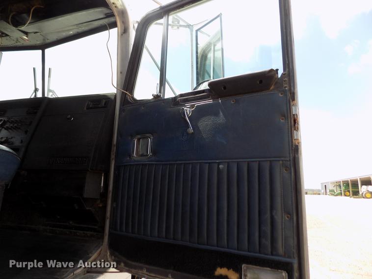 image for item ER9085 1984 Kenworth W900 semi truck