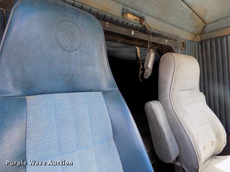 image for item ER9085 1984 Kenworth W900 semi truck