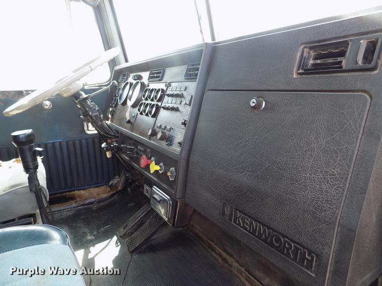 image for item ER9085 1984 Kenworth W900 semi truck