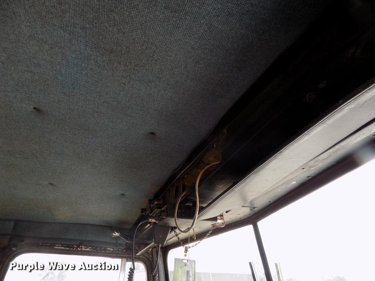 image for item ER9085 1984 Kenworth W900 semi truck