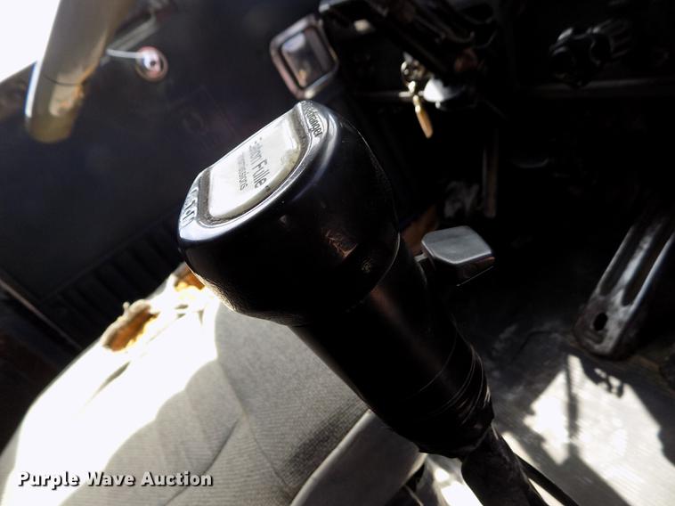 image for item ER9085 1984 Kenworth W900 semi truck