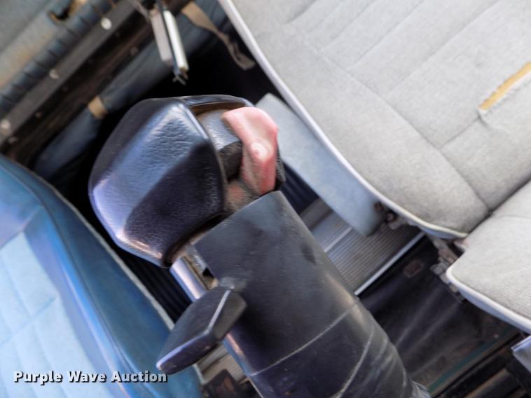 image for item ER9085 1984 Kenworth W900 semi truck