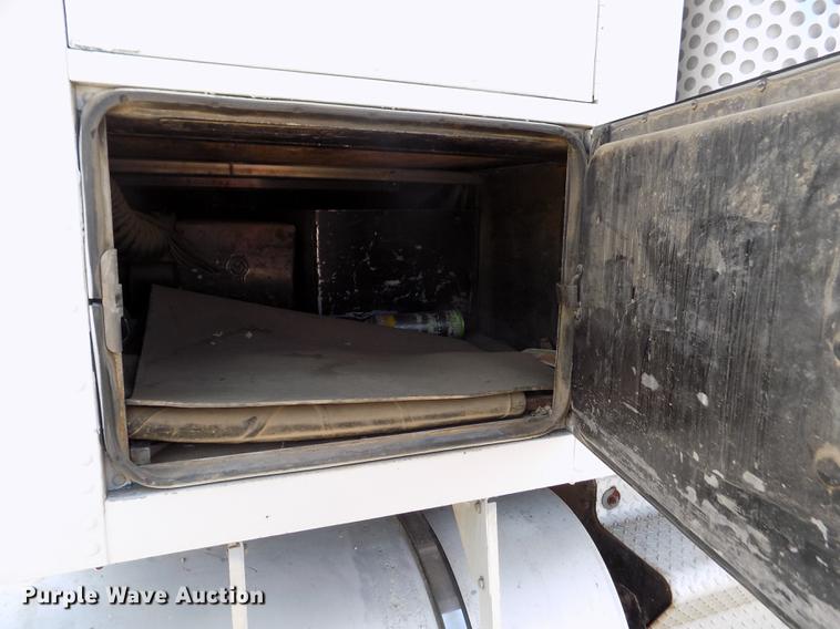 image for item ER9085 1984 Kenworth W900 semi truck