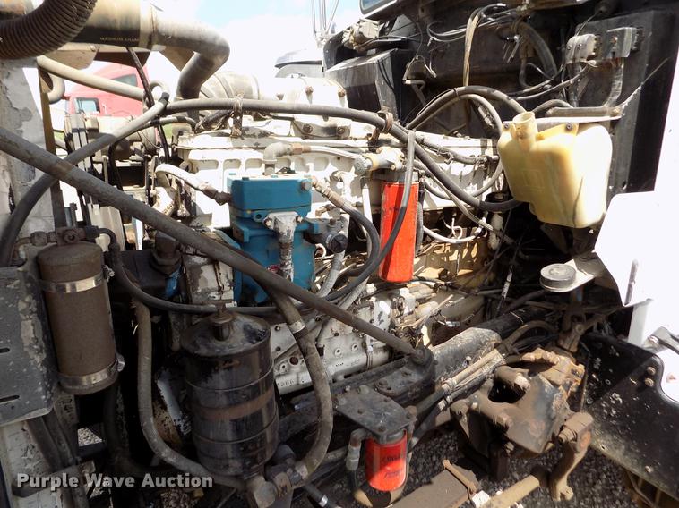 image for item ER9085 1984 Kenworth W900 semi truck