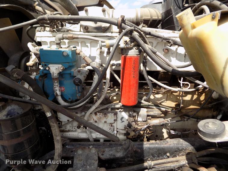 image for item ER9085 1984 Kenworth W900 semi truck