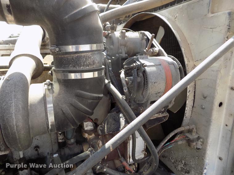 image for item ER9085 1984 Kenworth W900 semi truck