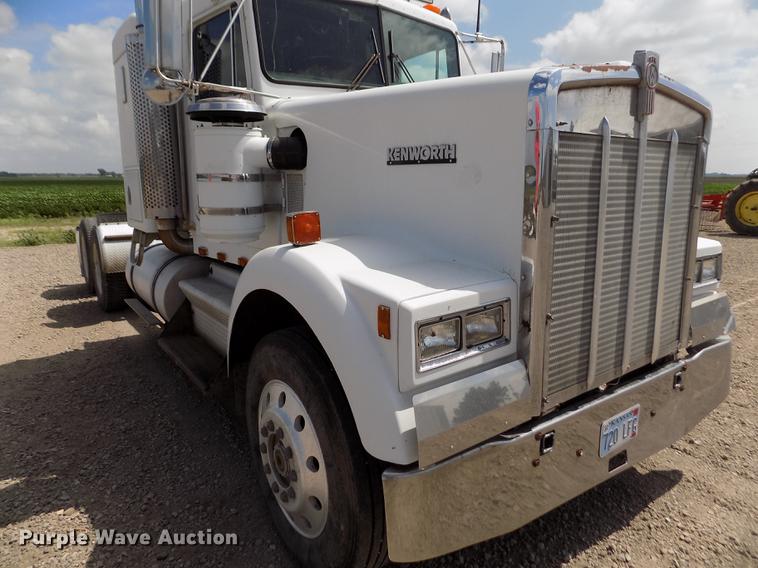 image for item ER9085 1984 Kenworth W900 semi truck