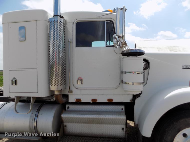 image for item ER9085 1984 Kenworth W900 semi truck