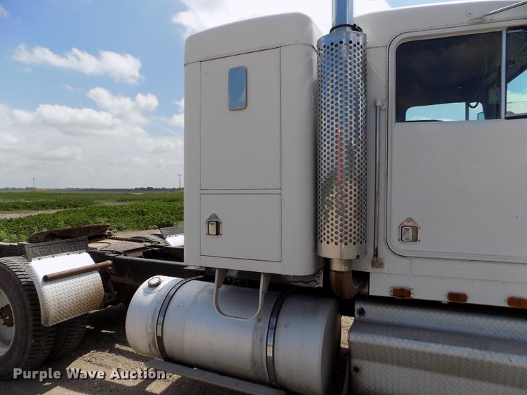 image for item ER9085 1984 Kenworth W900 semi truck