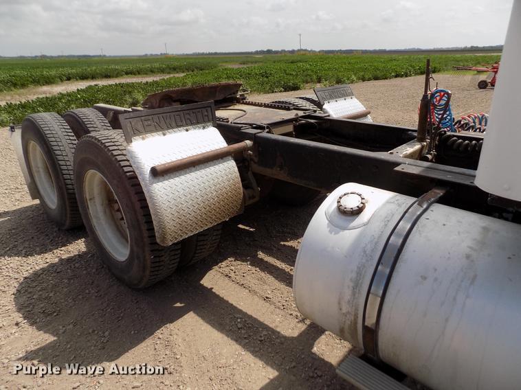 image for item ER9085 1984 Kenworth W900 semi truck