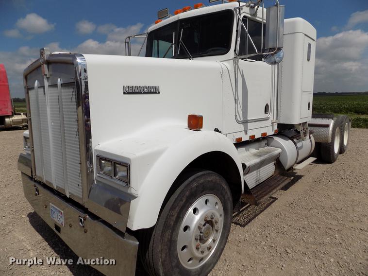 image for item ER9085 1984 Kenworth W900 semi truck