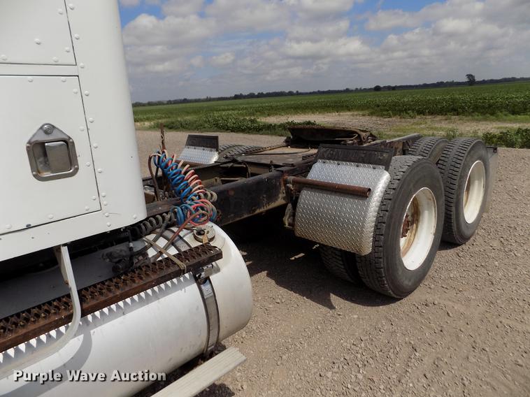 image for item ER9085 1984 Kenworth W900 semi truck