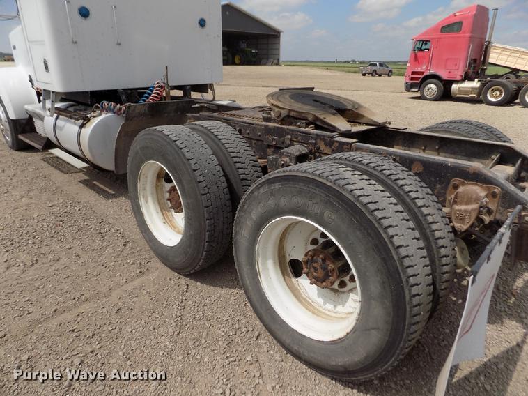 image for item ER9085 1984 Kenworth W900 semi truck